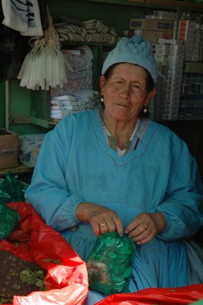 Moteriske pardavineja kokos lapus