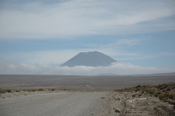 Ugnikalnis griztant i Arequipa